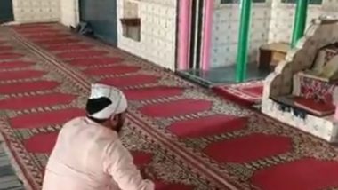 Hanuman Chalisa Recited by BJP Leader Manupal Bansal at Mosque in UP's Baghpat, Video Goes Viral