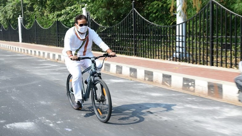 Shrikant Sharma Starts Cycling to Office to Promote Campaign for Clean Environment