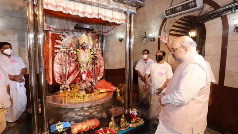 Amit Shah Offers Puja at Kolkata’s Dakshineswar Temple, Wishes ‘West Bengal’s Lost Glory Restored’