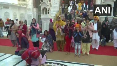 Bandi Chhor Divas, Diwali 2020: Devotees Visit Amritsar’s Golden Temple and Take Holy Dip in ‘Sarovar’