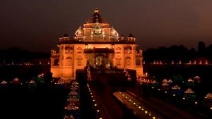 Akshardaham Temple in Gandhinagar looks beautiful in Diwali lights (Photo Credits: ANI)