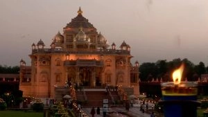 Akshardaham Temple in Gandhinagar on Diwali (Photo Credits: ANI)