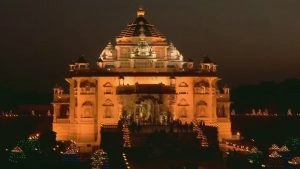 Akshardaham Temple in Gandhinagar on Diwali (Photo Credits: ANI)