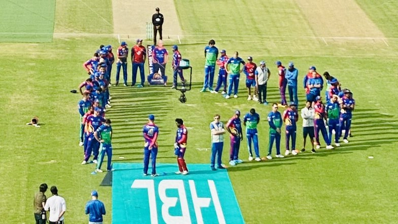 Pakistan Super League Teams Karachi Kings, Multan Sultans Pay Rich Tribute to Late Dean Jones at the Start of PSL 2020 Qualifier Match (Watch Video)
