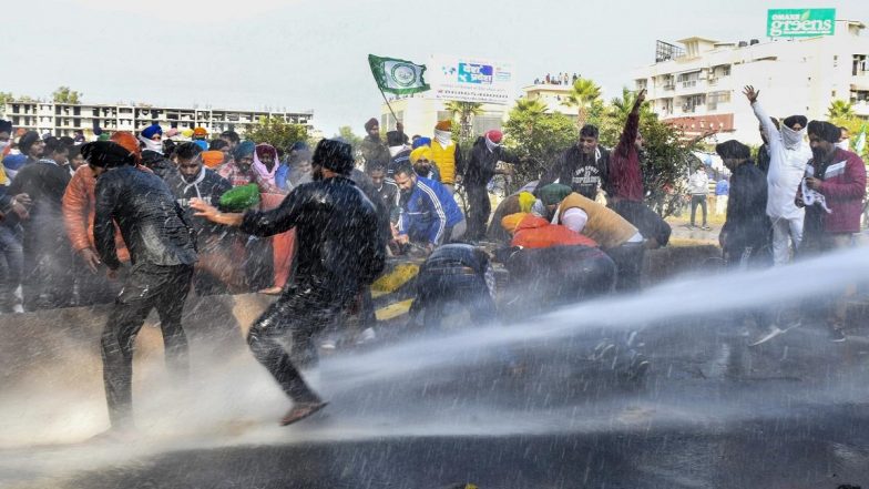 Farmers March to Delhi: Protesters Barge Into Haryana, Traffic Chaos in NCR, Metro Services Affected, Security Beefed Up – 10 Points
