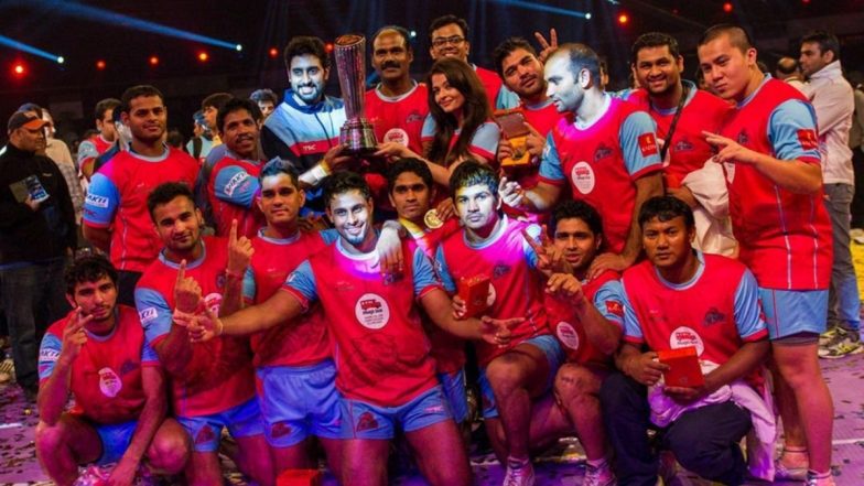 Abhishek Bachchan Revisits Jaipur Pink Panthers’ First Championship Win in PKL, Shares a Picture of Team With Trophy