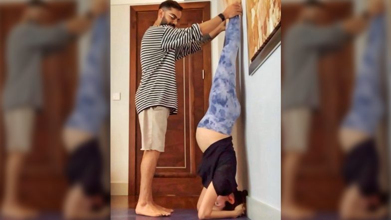 Anushka Sharma Nails the Shirshasana Pose but It Is Virat Kohli Who Should Get the Credit (View Pic)