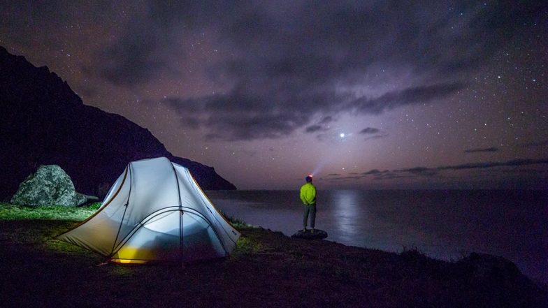 How to Photograph Winter Solstice Great Conjunction of Jupiter and Saturn Tonight? Know Tips to Capture Rare Christmas Star on Your Camera and Smartphones Devices