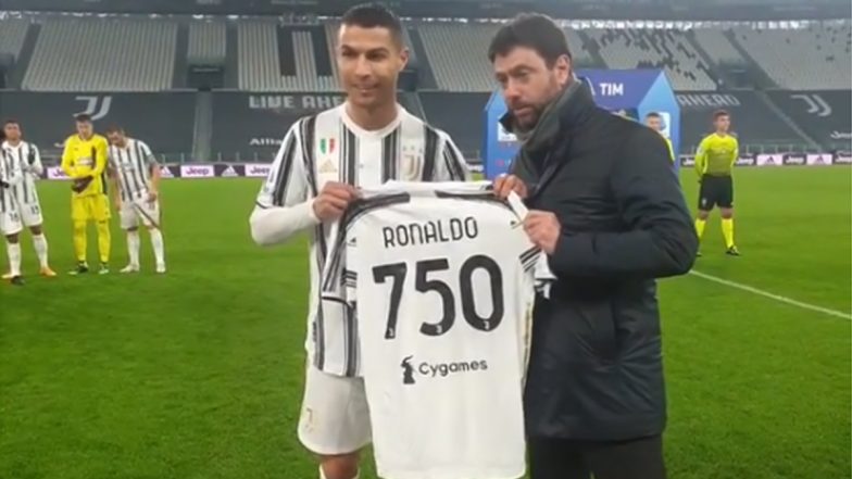 Cristiano Ronaldo Presented With Commemorative Jersey for Netting 750 Career Goals Ahead of Juventus vs Torino Serie A 2020–21 Match