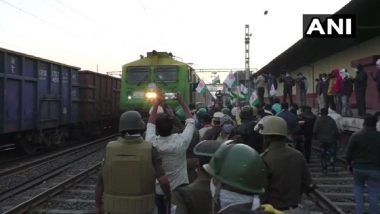 Bharat Bandh: Farmers Stage 'Rail Roko' in Maharashtra's Buldhana District