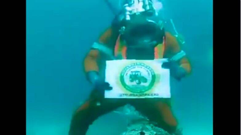 Flag for indian farmers 'unfurled 300 feet below sea level in persian gulf', video shared on twitter | 👍 latestly