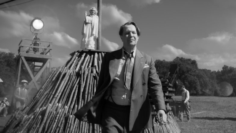 Mank Review: David Fincher’s Biographical Drama Starring Gary Oldman Is a Winner Among the Critics!