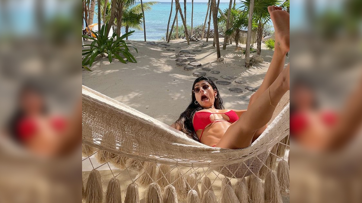 Xxx Mia Khalif - Former XXX Porn Star Mia Khalifa Risks Major Wardrobe Malfunction in Red  Bikini, Check Candid Pic of OnlyFans Celeb Falling off Swing at Beach | ðŸ›ï¸  LatestLY