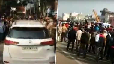 Haryana CM ML Khattar's Convoy Shown Black Flags by Protesting Farmers in Ambala (Watch Video)