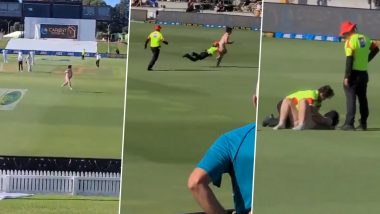 Streaker Invades Ground During New Zealand vs Pakistan Boxing Day Test in Mount Maunganui (Watch Video)