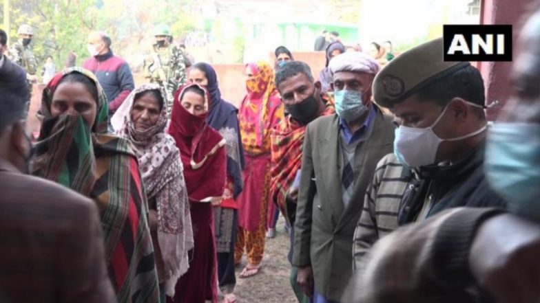Jammu & Kashmir DDC Elections 5th Phase Today: Voting in 37 Constituencies Underway as 299 Candidates Remain in Fray
