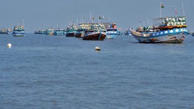 Maruti Swift Car Found Floating in Sea at Bhuigaon Beach in Vasai; Watch Video