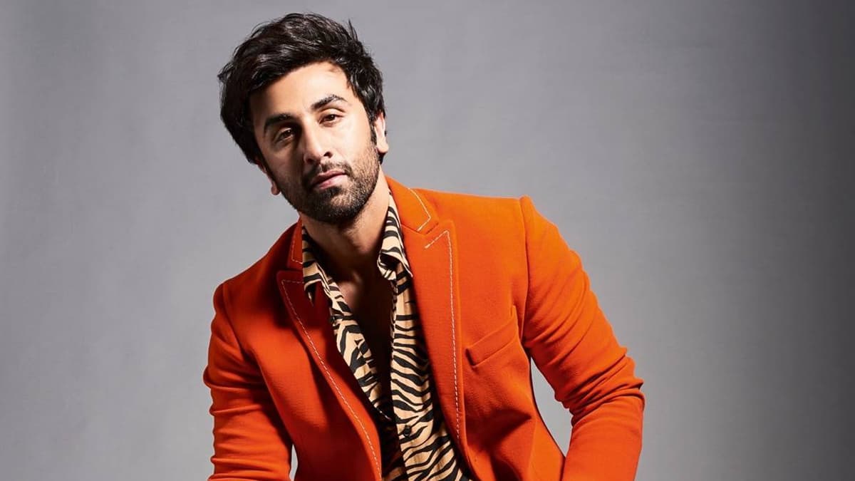 5 Best Ranbir Kapoor Hairstyles | Ranbir kapoor hairstyle, Ranbir kapoor,  Mens hairstyles