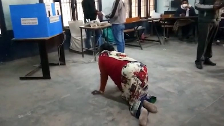 Panchkula Municipal Corporation Election 2020: Divyang Woman Crawls to Polling Booth to Cast Vote