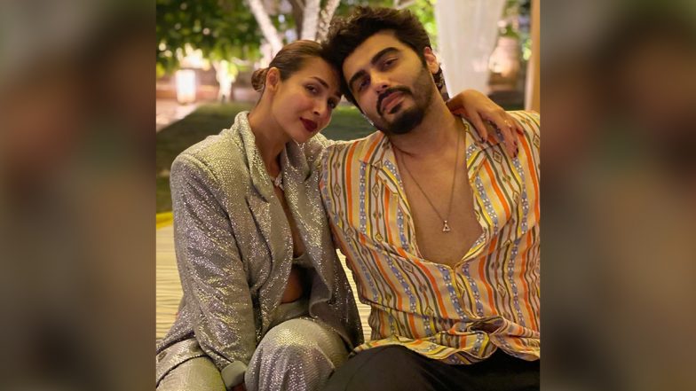 Malaika Arora Poses Alongside Beau Arjun Kapoor to Welcome New Year 2021 With Love and Gratitude 