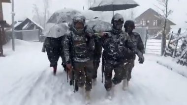 Indian Army Personnel Brave Cold Weather, Help Woman And Her Newborn Reach Home in Snow-laden Kupwara in Jammu And Kashmir (Watch Video)