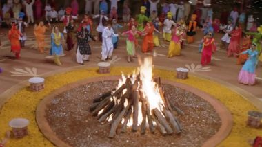 Best Lohri 2021 Songs: From SRK’s ‘Lo Aa Gayi Lohri Ve’ to ‘Sundri Mundri’ Folk Song, These Are Must-Add Bhangra and Gidda Numbers for Your Lohri Music Playlist