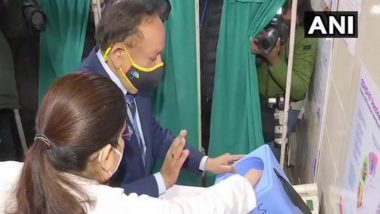 COVID-19 Vaccination in India: Dr Harsh Vardhan Visits Delhi's GTB Hospital to Review Dry Run Drill