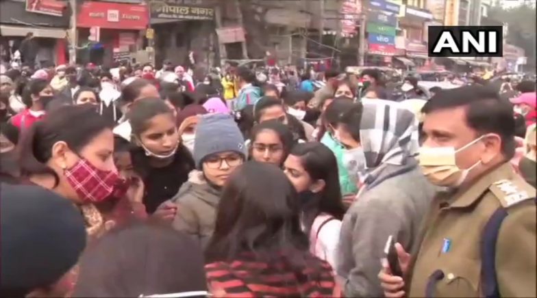 Gurugram: Students of Rajkiya Kanya Mahavidyalaya Protest Outside Their College Demanding Cancellation of Semester Examination