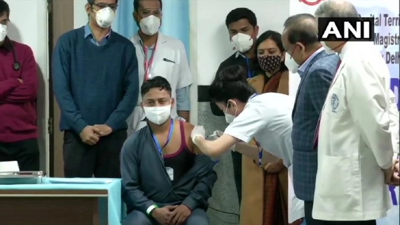 COVID-19 Vaccination Drive: Netizens Laud Vaccine Launch; 'LargestVaccineDrive' Hashtag Trends on Twitter Hours After Roll-Out