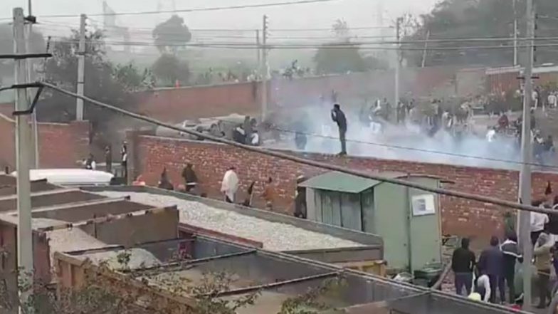 Farmers' Protest: Haryana Police Use Water Cannon, Teargas Shells to Stop Farmers' March to Manohar Lal Khattar's Home Constituency Karnal