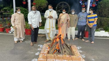 Bhogi 2021: VP Venkaiah Naidu Celebrates First Day of Pongal with Family in Goa, Prays for Everyone's Good Health, Prosperity (Watch Video)