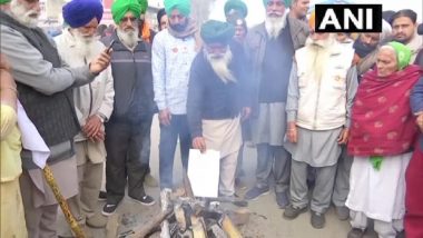 Lohri 2021: Farmers in Punjab Burn Copies of Centre’s Farm Laws As Mark of Protest Against the Legislations