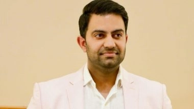 Hassan Mahmood Influencing the Crowd With His Passion and Vision