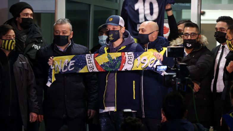 Mesut Ozil Transfer News Update: Arsenal Star Arrives in Turkey Ahead of Fenerbahce Move (See Pics)