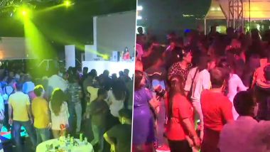 New Year Celebrations in Goa: Carefree Tourists and Locals Party and Welcome 2021 Despite COVID-19 Threat, Social Distancing Norms Go For a Toss (See Pics)