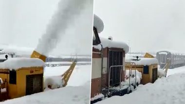 Snowfall in Srinagar: Railway Workers Clear Tracks and Enjoy 'Most Spectacular View' (Watch Video)