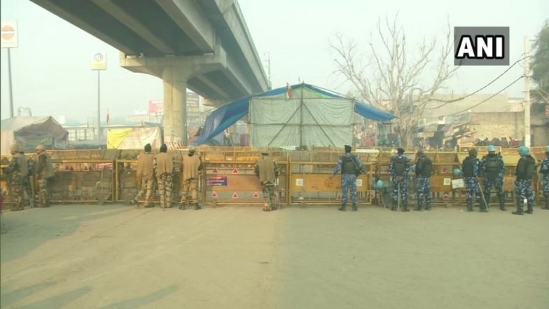 Farmers' Protest Updates: Heavy Security Deployment at Red Fort, NH-24 Open For Traffic Movement, These Metro Stations Remain Closed