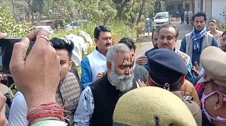 AAP MLA Somnath Bharti Faces Ink Attack in Rae Bareli (Watch Video)