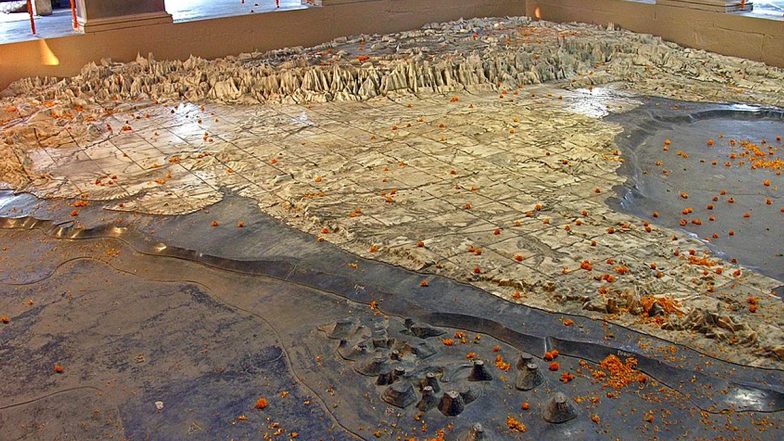 Bharat Mata Mandir in Varanasi: No Statues of Gods and Goddesses, This Ancient Temple Features the Map of ‘Undivided’ India As Its Prime Deity, Know More About This Unique Religious Place