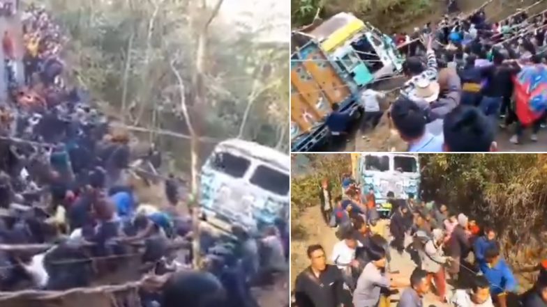 Nagaland: Locals in Kutsapo Village Pull Truck From Deep Gorge With Rope, Watch Video