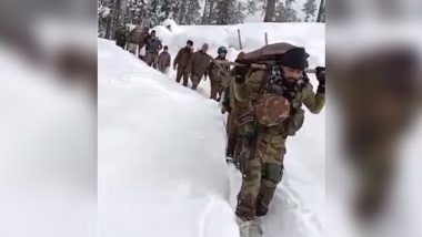 Indian Army Troops Wade Through Heavy Snow To Carry Woman and Her Newborn on Stretcher From Hospital to Her Home in J&K's Sopore (See Pics)