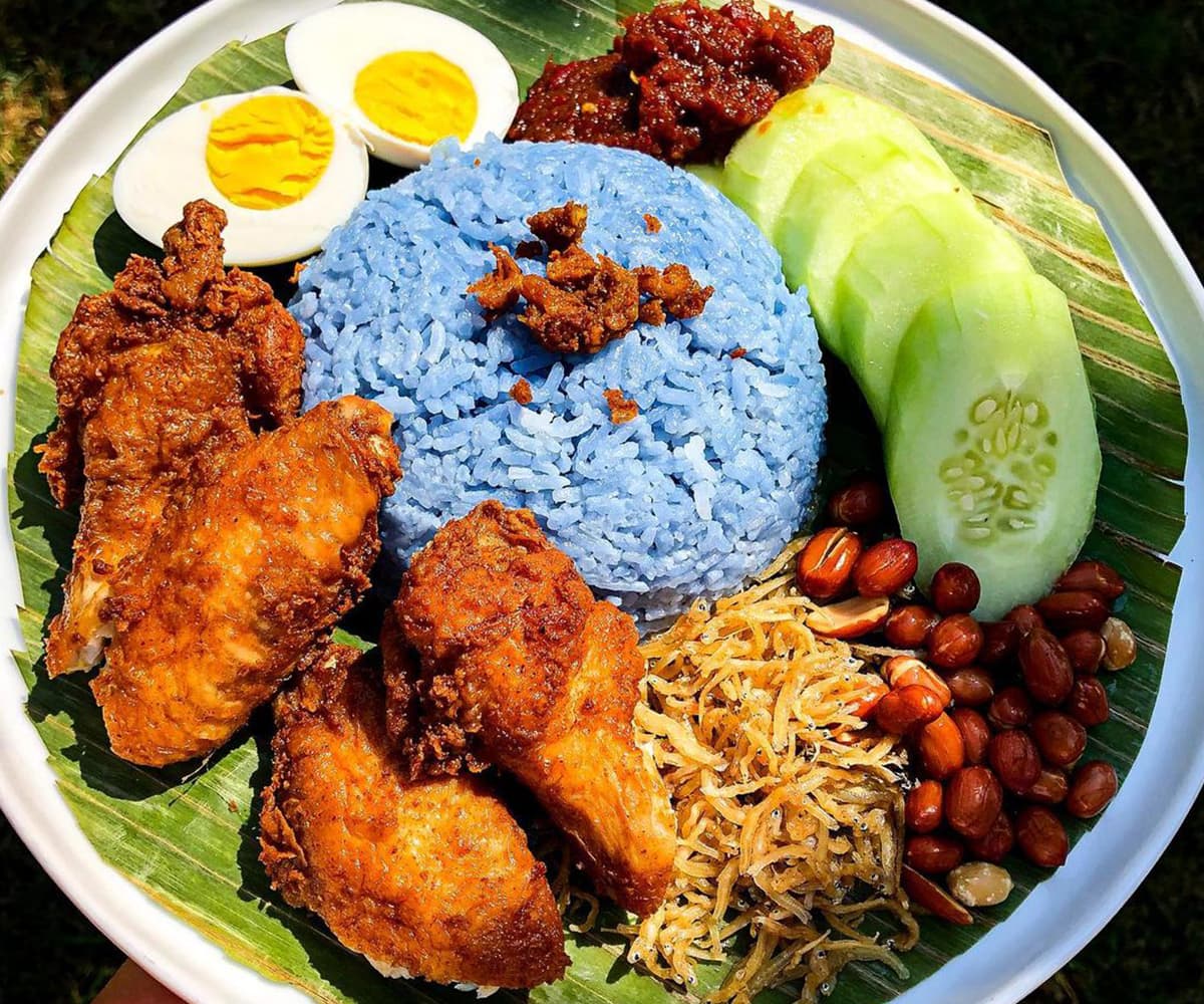 They are commonly served with dried fish or fried chicken and other salads. They are commonly served with dried fish or fried chicken and other salads.