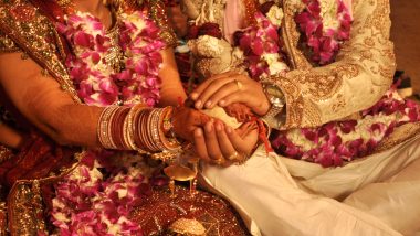 COVID-19 Rules Violated During Wedding in Mumbai's Chembur As Over 200 Guests Attend The Ceremony; Parents of Bride And Groom Booked