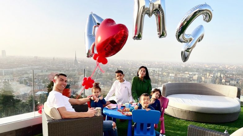 Cristiano Ronaldo Shares Lovely Photo With Girlfriend Georgina Rodriguez and His Four Kids, Juventus Star Spends Quality Time With Family