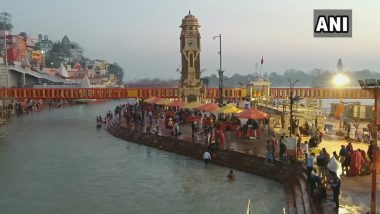 Basant Panchami 2021: Devotees Take Holy Dip at Ganga Ghats in Varanasi