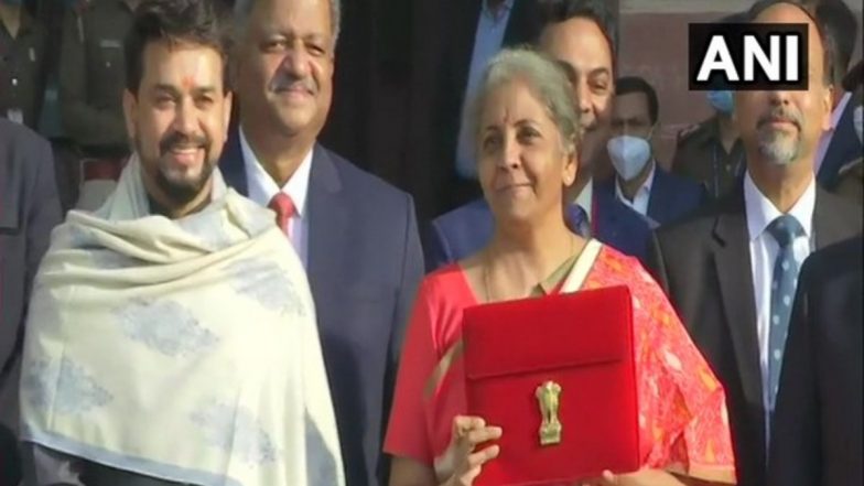 Union Budget 2021: FM Nirmala Sitharaman Replaces Swadeshi 'Bahi Khata' with Tablet as Budget Goes Digital