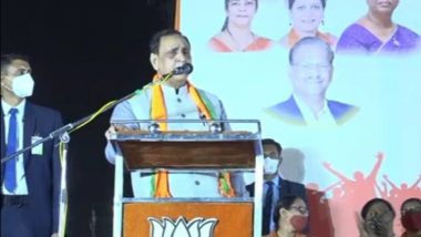 Gujarat CM Vijay Rupani Collapses on Stage While Addressing Civic Poll Rally in Nizampura Area of Vadodara (Watch Video)