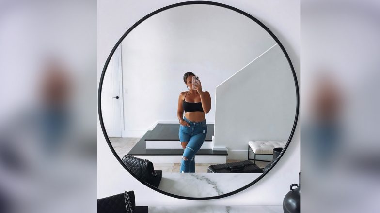 OnlyFans Model, Isabelle Eleanore Almost Kicked out of Jetstar Airways Flight for Wearing Low-Cut Crop Top; Given a Hi-Vis Vest to Cover Up