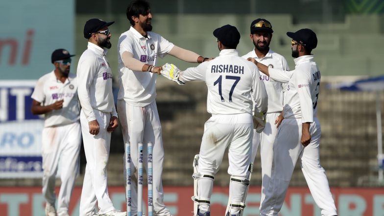 Ishant Sharma Becomes Sixth Indian Bowler To Pick 300 Test Wickets; Harbhajan Singh and Wasim Jaffer Lead Twitterati in Congratulating the ‘Workhorse of Indian Cricket’