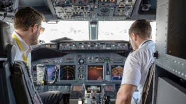 UFO Sighting Over New Mexico? American Airlines’ Pilot Reports Mysterious ‘Long Cylindrical Object’ Flying ‘Really Fast’ During a Phoenix-Bound Flight